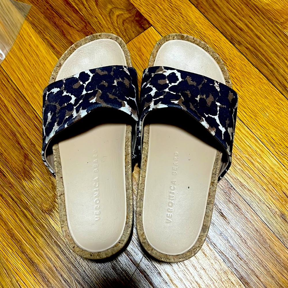 Pre loved Veronica Beard
Dresdyn Leopard-Print Cork Wedge Sandals
